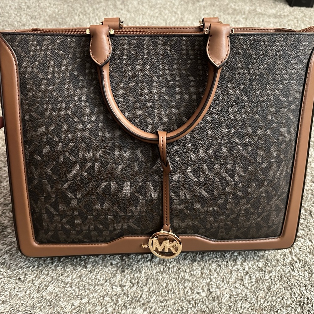 Michael Kors Jessie Large Tote Bag